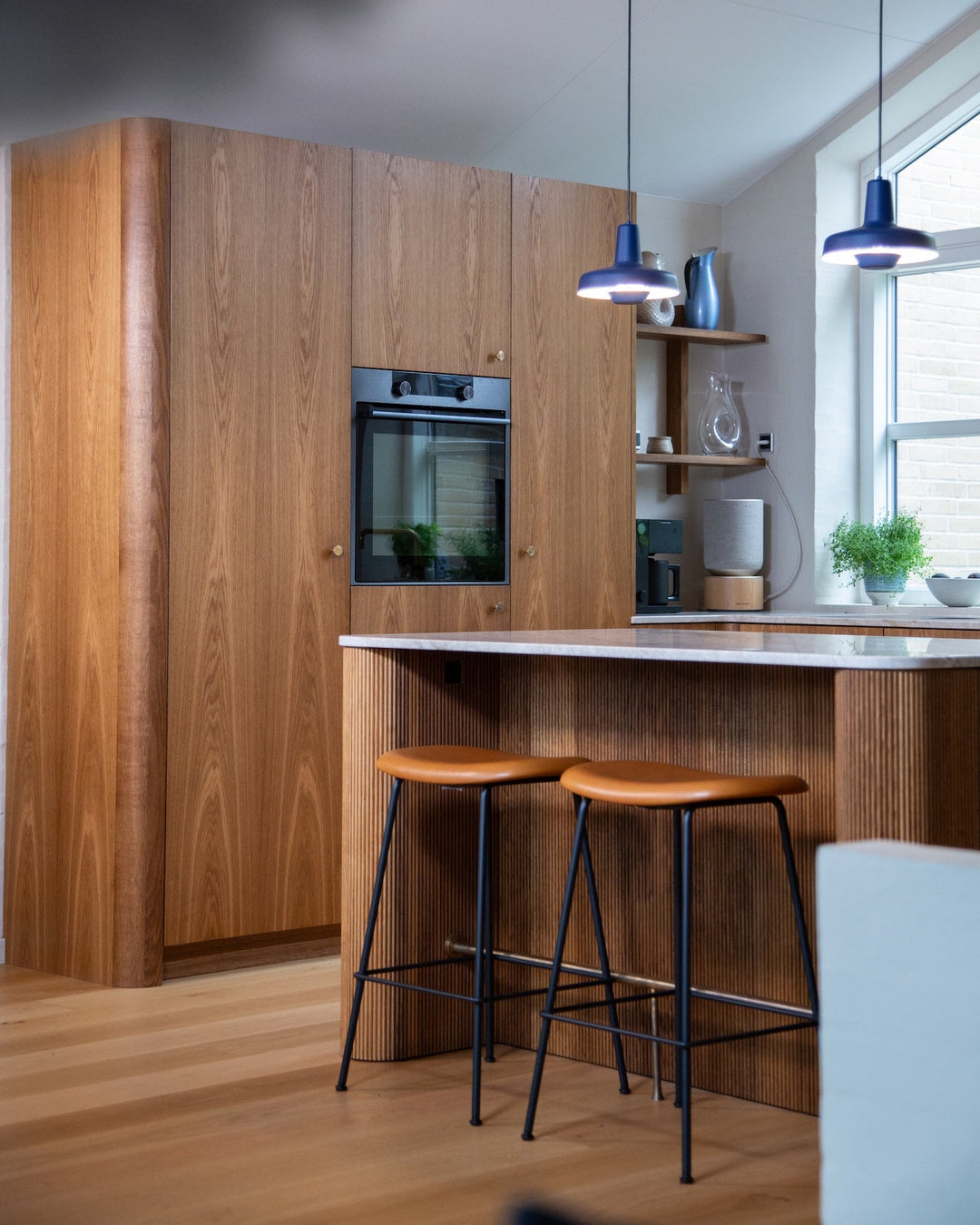 Snedkerlavet køkken i massiv eg, prduceret i Vassingerød